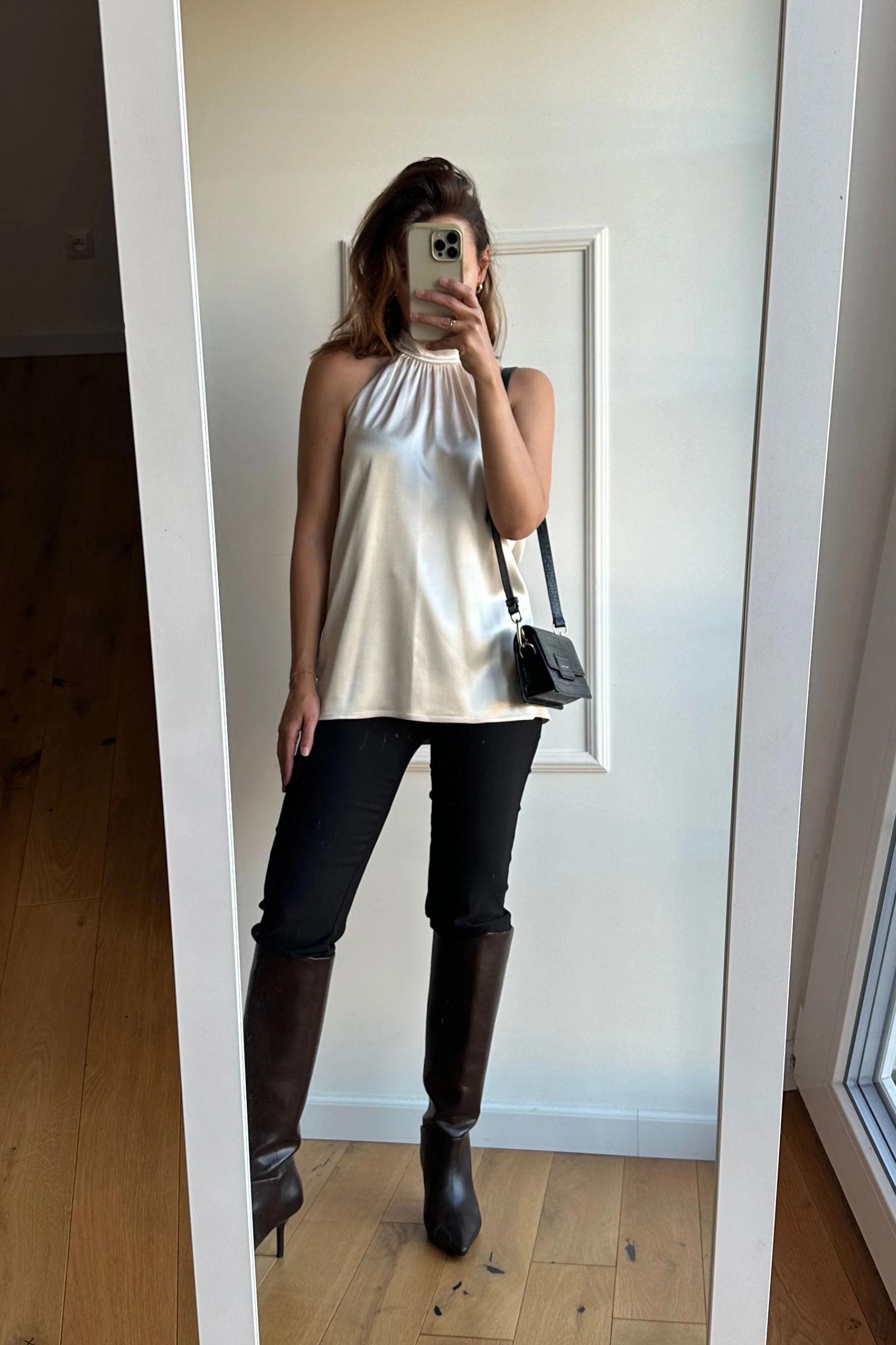 Elegancki top z dekoltem halter złota perła - Image 5