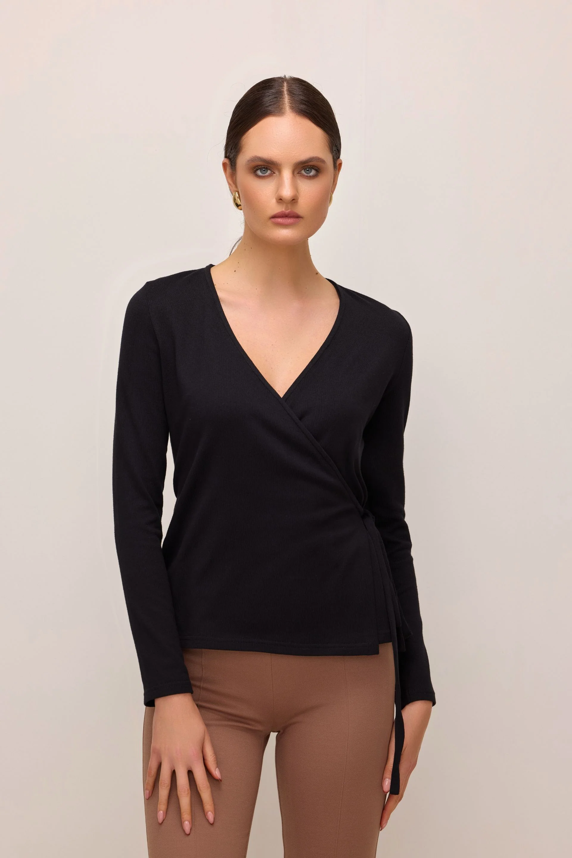 Kopertowy sweter czarny - Image 2
